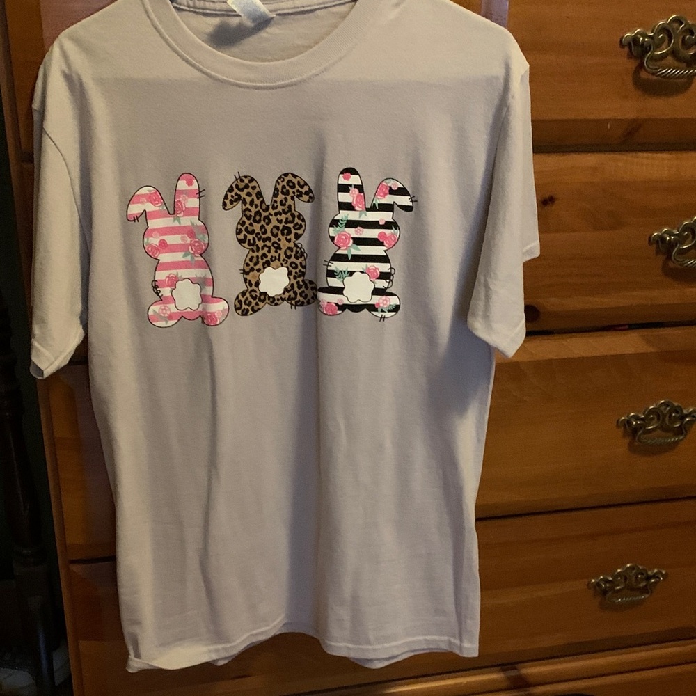 Women's Graphic Bunny Tee - gray